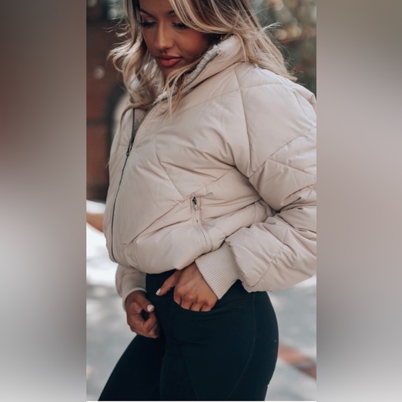 NWOT - Sherpa Lined Cream Puffer Jacket - Medium - Picture 5 of 6